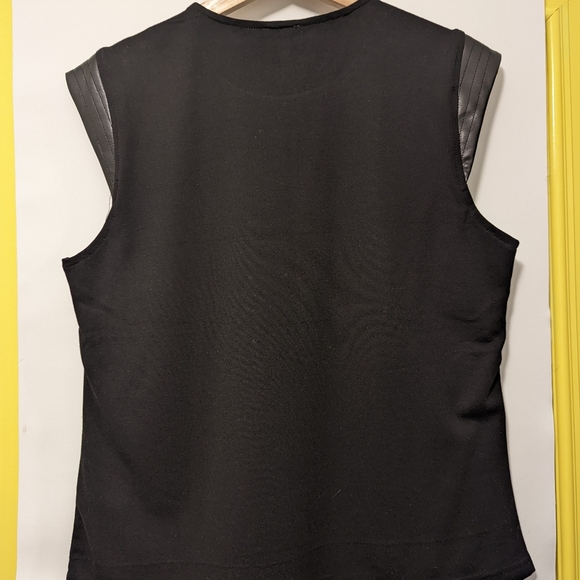 Laundry by Shelli Segal Black faux leather front, cap sleeve T NWT size M - Picture 3 of 6